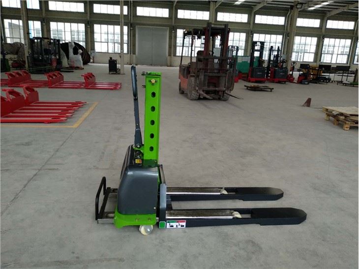Malý továrenský sklad 500 kg 0,8 m-1,3 m Poloelektrický stohovač paliet